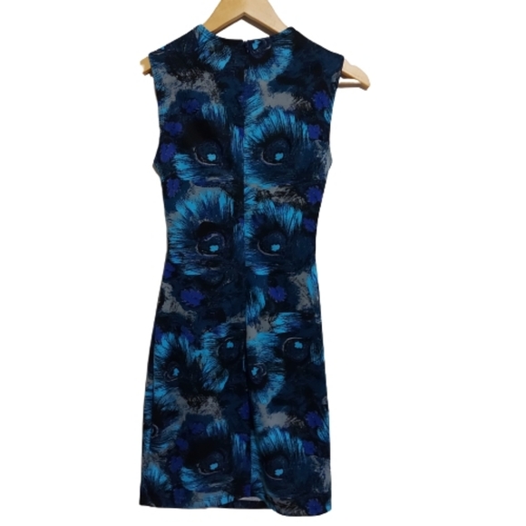 Design Lab Peacock Design With Front Cutout - Picture 4 of 10